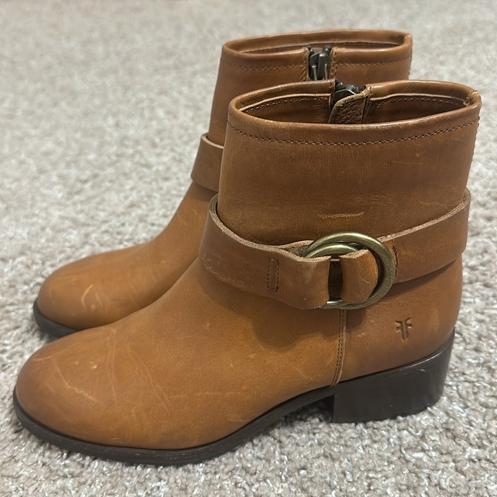 FRYE - Picture 5 of 10